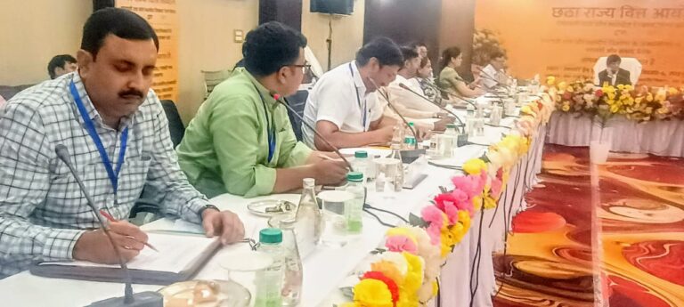 हर गांव में डिजिटल लाइब्रेरी की पहल से आत्मनिर्भर होंगी पंचायतें, आयोग के समक्ष उठा मुद्दा