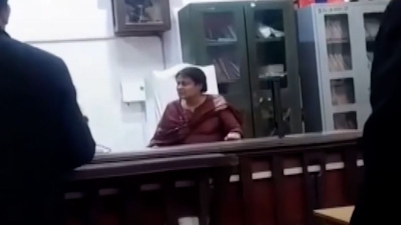 जज की कुर्सी पर बैठी महिला बोली- अब मैं सुनाऊंगी फैसला! वाराणसी कोर्ट में हाई वोल्टेज ड्रामा