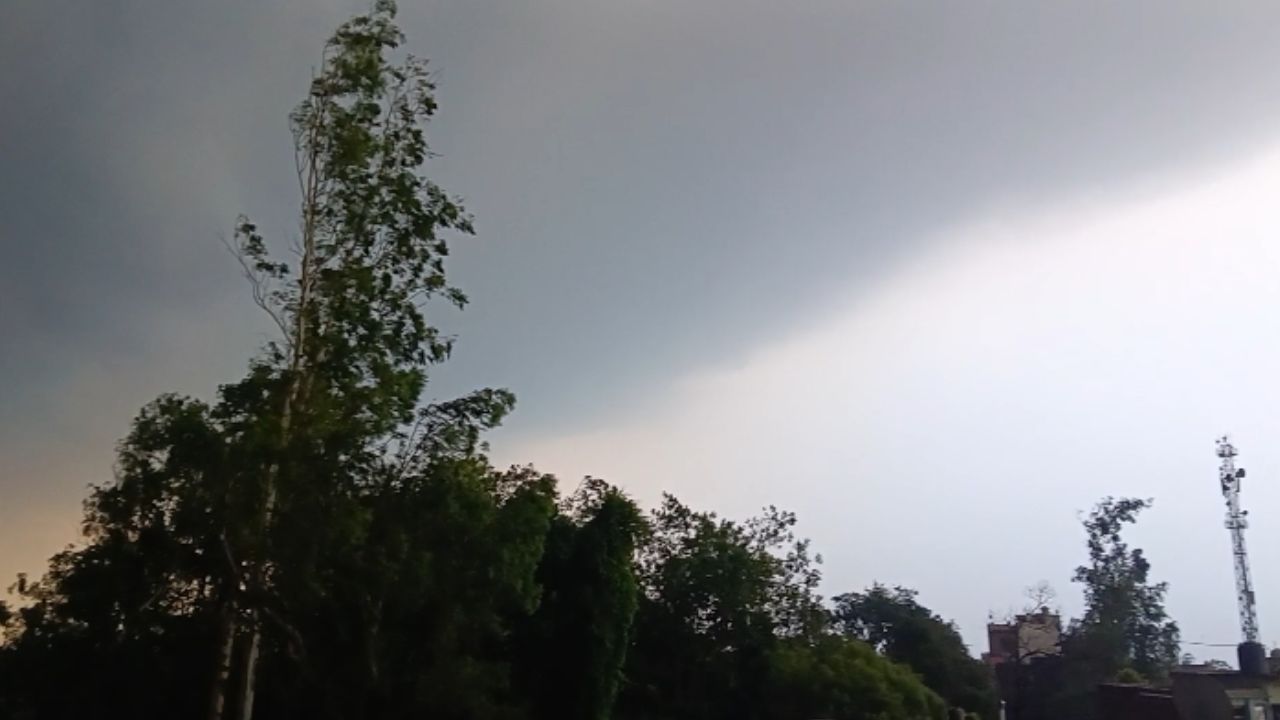 महराजगंज में उमस भरी गर्मी के बाद बारिश ने बदला मौसम का मिजाज, तापमान में आई गिरावट
