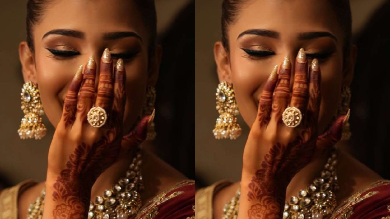 इसके साथ ही उन्होंने लव, इन्फिनिटी (अनंत) और नजरबट्टू की इमोजी भी बनाई। इन तस्वीरों में नेहल ने बेहद चालाकी से अपने दूल्हे का चेहरा छुपाए रखा है, वह सिर्फ उसका हाथ थामे हुए पोज दे रही हैं। जैसे ही ये तस्वीरें और सस्पेंस से भरा कैप्शन सामने आया, कमेंट सेक्शन में उन्हें बधाई देने वालों का तांता लग गया। (Img- Internet)