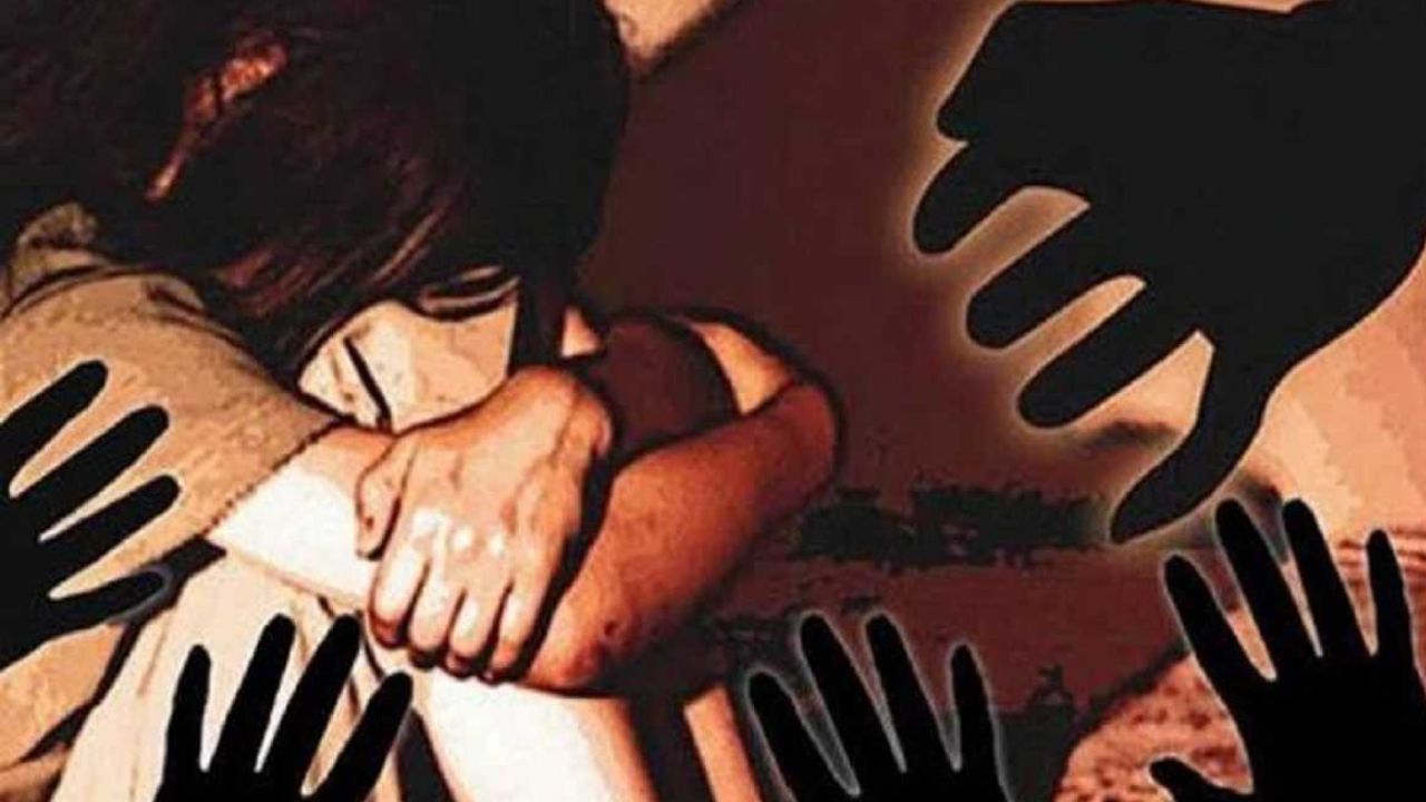खौफ के साए में घुटती रही युवती, आगरा में दोस्त ने धोखे से बुलाकर साथियों संग किया सामूहिक दुष्कर्म