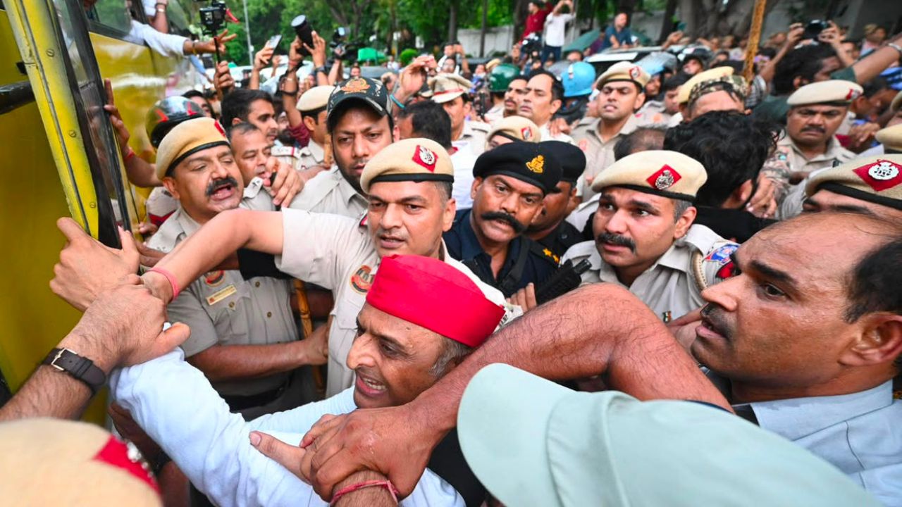 MPs Protest at PM House: पीएम आवास पर बड़ा बवाल; राहुल गांधी, अखिलेश यादव समेत कई सांसद हिरासत में, पुलिस एक्शन से सियासी तनाव