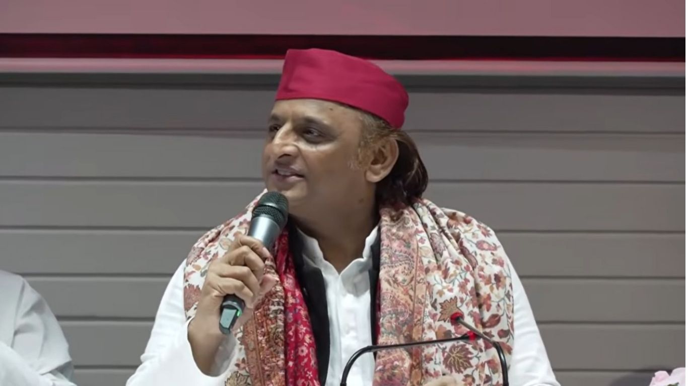 Lucknow: अखिलेश यादव ने भाजपा पर साधा निशाना, कहा- संविधान, श्रद्धा और आस्था से हुआ खिलवाड़