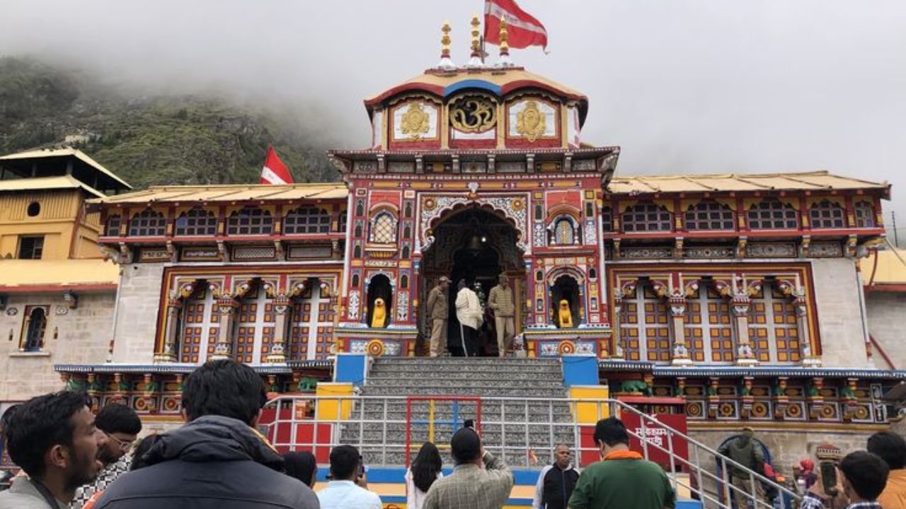 आस्था के भेष में बड़ा छल! बदरीनाथ धाम से गायब हुआ भगवान का सोने का मुकुट, बाबा ही निकला चोर