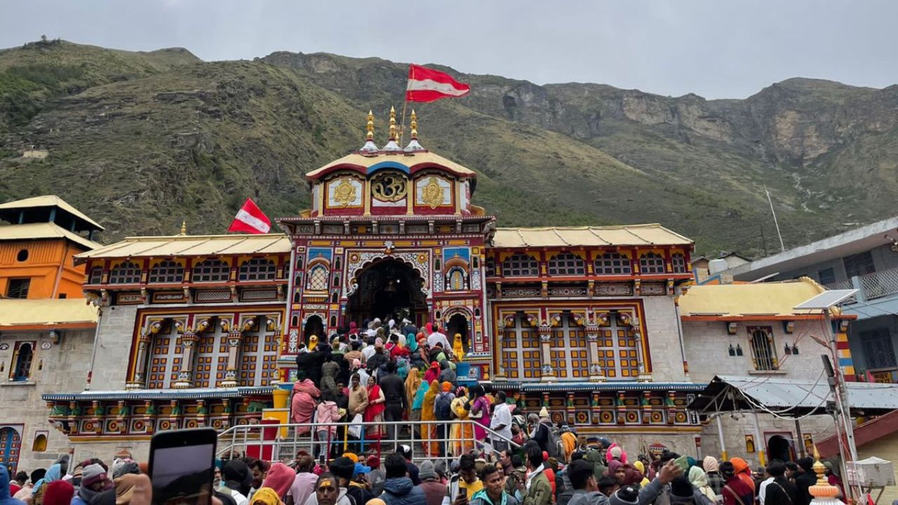 भगवान के दरबार में पैसो का खेल? बदरीनाथ में VIP दर्शन के नाम पर वसूले 1100 रुपये, अब होगा पाई-पाई का ऑडिट!