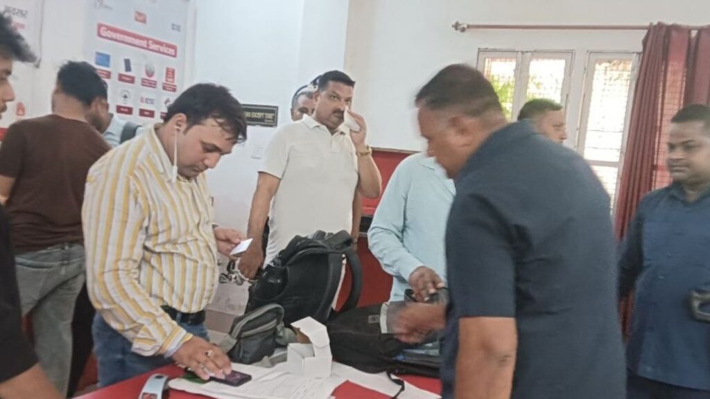 Budaun threat Head Post Office