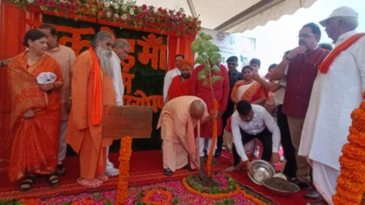 ‘सिर्फ पौधा लगाना काफी नहीं…’, गोरखपुर में अफसरों को CM योगी की सख्त हिदायत