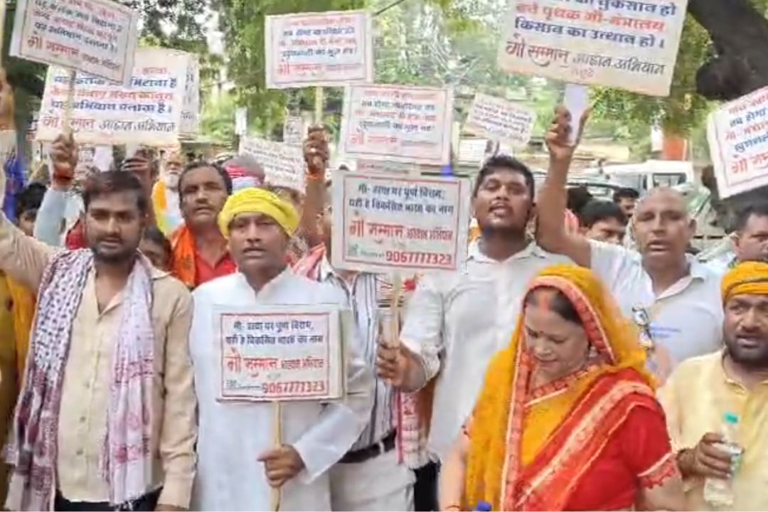 15 करोड़ हस्ताक्षरों के साथ सरकार तक पहुंची गो सम्मान की आवाज, मिर्जापुर में सौंपा गया ज्ञापन