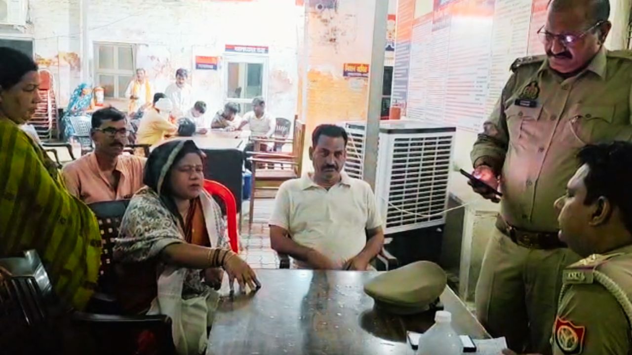 इंटरनेट पर आपत्तिजनक पोस्ट करना युवक को पड़ा भारी, गुस्साई महिलाओं ने कोतवाली में किया जमकर हंगामा