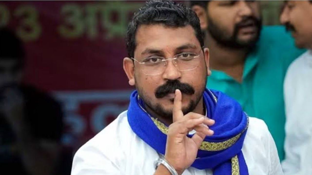 ‘सड़कों पर नहीं उतरेंगे तो क्या तानाशाही सहें’… चंद्रशेखर आज़ाद का मायावती पर पलटवार, दी UP ठप करने की चेतावनी