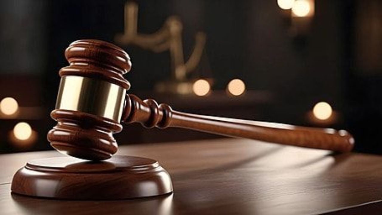 कोर्ट परिसर में बवाल पड़ा भारी! हाईकोर्ट का ऐसा एक्शन, 24 अगस्त तक चार वकीलों की नो एंट्री