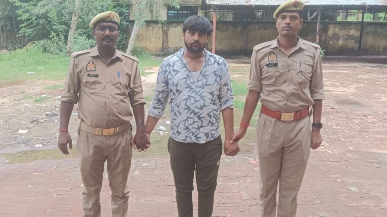 देवरिया में गो-तस्करी केस का फरार चेहरा आखिरकार बेनकाब, गिरफ्तारी से मचा हड़कंप