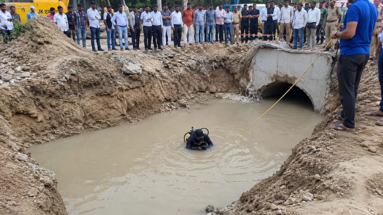 नोएडा में मौत के गड्ढे! 7 महीने में तीन जानें गईं, जिम्मेदारों पर अब तक नहीं हुई कार्रवाई