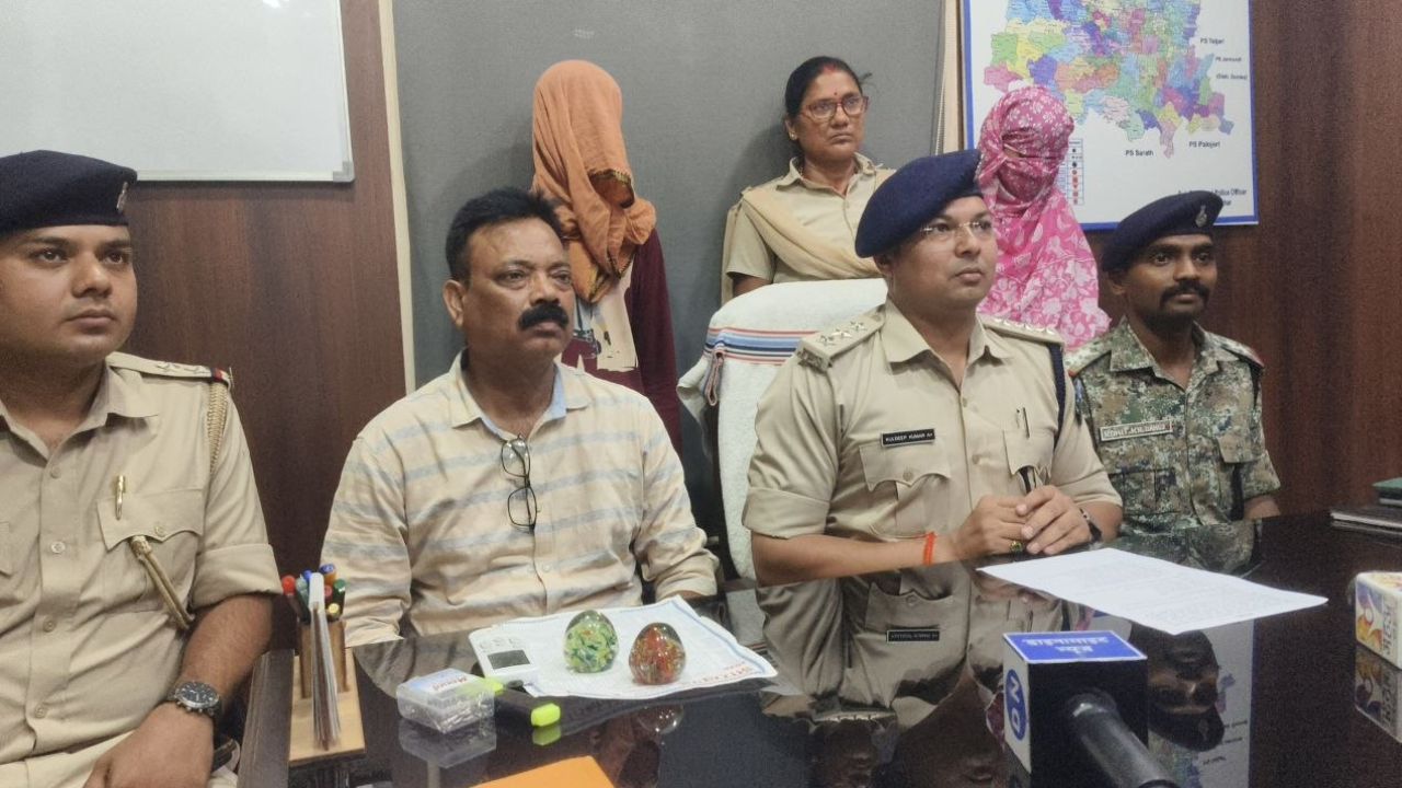 Deoghar Double Murder: डबल मर्डर के आरोपियों को पुलिस ने दबोचा, मां-बेटे के कत्ल की गुत्थी सुलझी