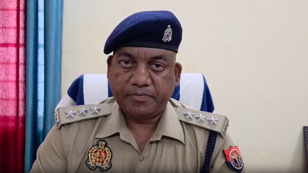 कैमरे में कैद हुई देवरिया की ‘गुंडागर्दी’, दो पक्षों में खूनी संघर्ष का वीडियो हुआ वायरल, जानें क्या था मामला?