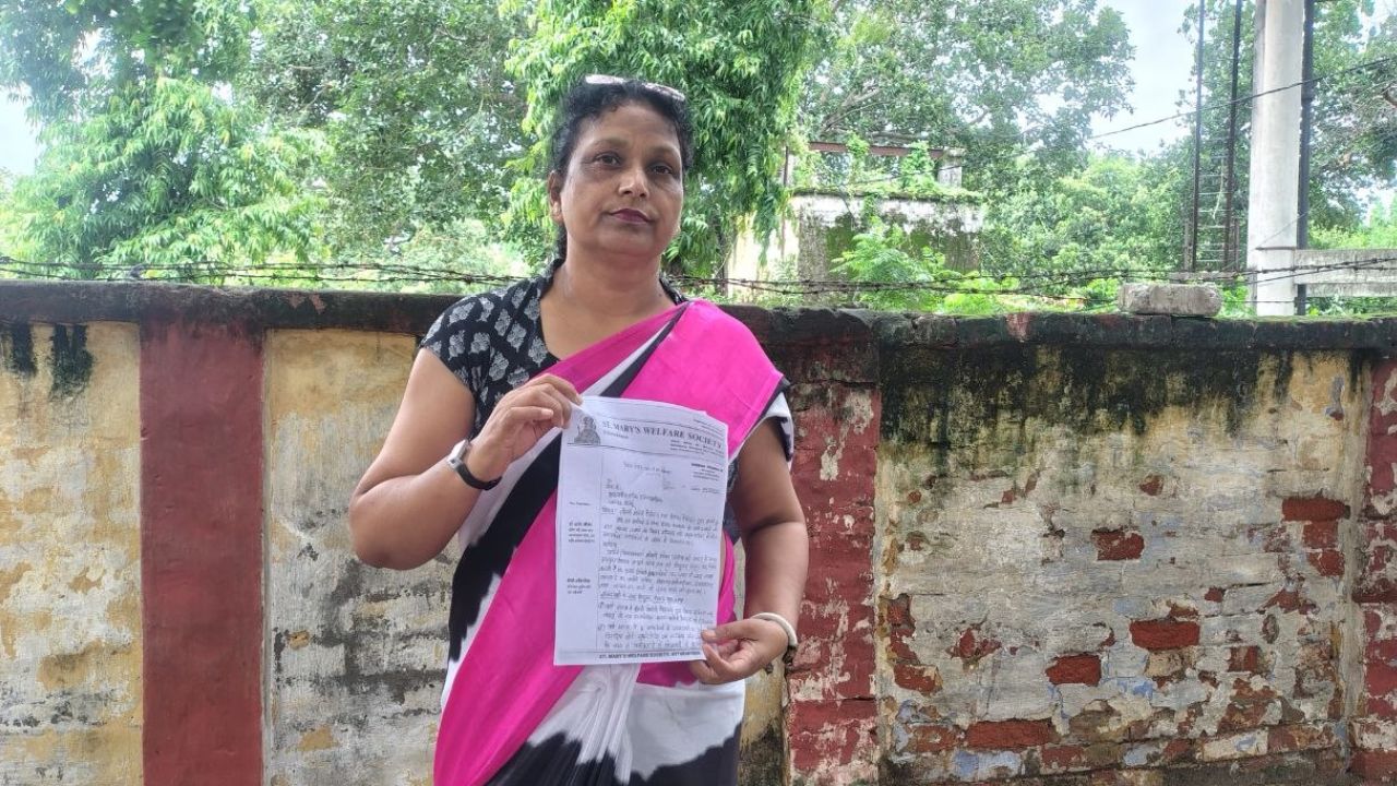रात के अंधेरे में लगाए ताले, कर्मचारियों को दी धमकी, बदायूं के स्कूल में दबंगई का वीडियो वायरल