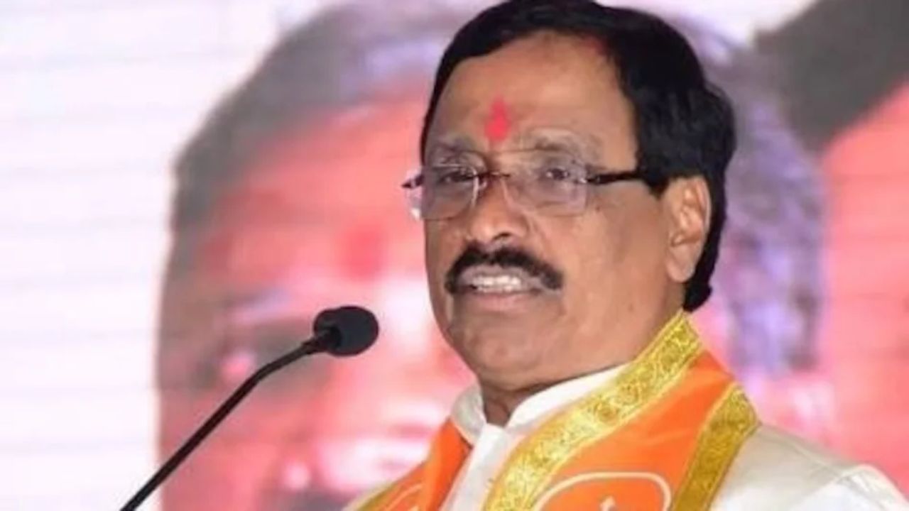 रूह कंपा देगी ये क्रूरता: ‘बाल नोचे, जबरन गौमूत्र पिलाया और फिर…’ पूर्व सांसद राउत समेत पूरे परिवार पर FIR
