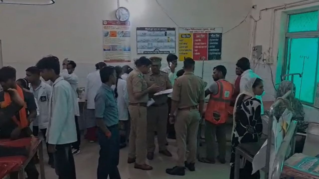 बदायूं में गंगा एक्सप्रेसवे पर बड़ा हादसा, मजदूरों से भरी पिकअप का टायर फटने से एक दर्जन लोग लहूलुहान