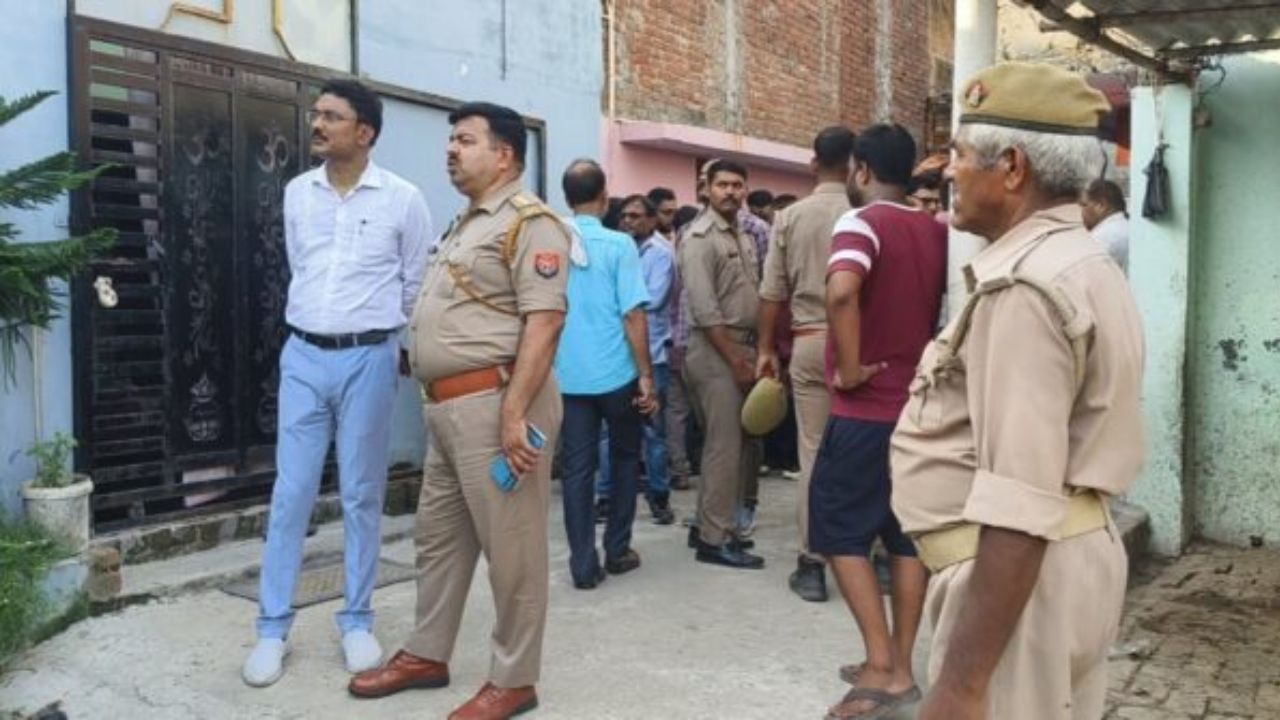 वैभव हत्याकांड में बड़ा एक्शन: मुख्य आरोपी सर्वेश भट्ट का पैतृक मकान सील, इलाके में भारी पुलिस बल तैनात