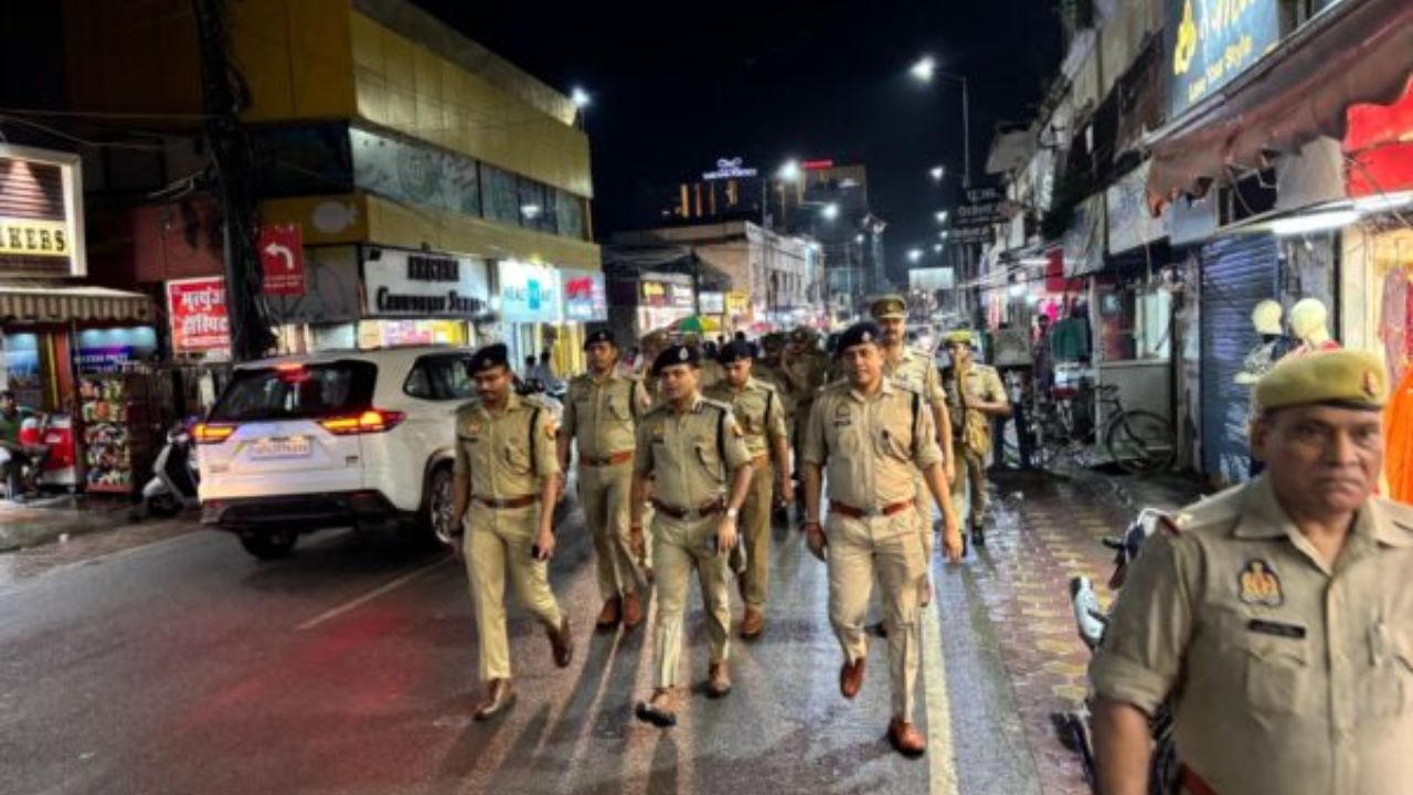 गोरखपुर में अचानक सड़कों पर उतरे DIG-SSP, फ्लैग मार्च के पीछे क्या है वजह