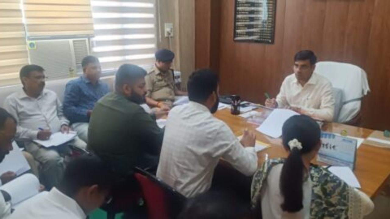 Gorakhpur: सड़क दुर्घटनाओं पर लगाम कसने को प्रशासन सख्त, नियमों के पालन में लापरवाही पर होगी कार्रवाई