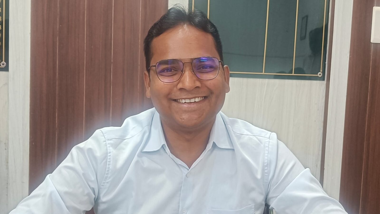 गोरखपुर में बड़ा प्रशासनिक दांव! नए SDM ने पद संभालते ही लिया ऐसा फैसला, अब 48 घंटे में बदल जाएगी पूरी व्यवस्था