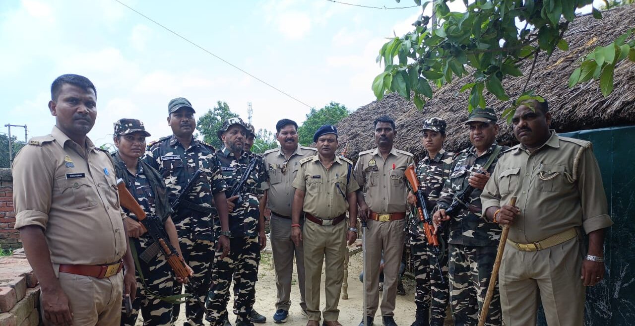नेपाल बॉर्डर के जंगलों में चल रहा था गुप्त खेल! अचानक पड़ी रेड, शराब तस्करों में मचा हड़कंप