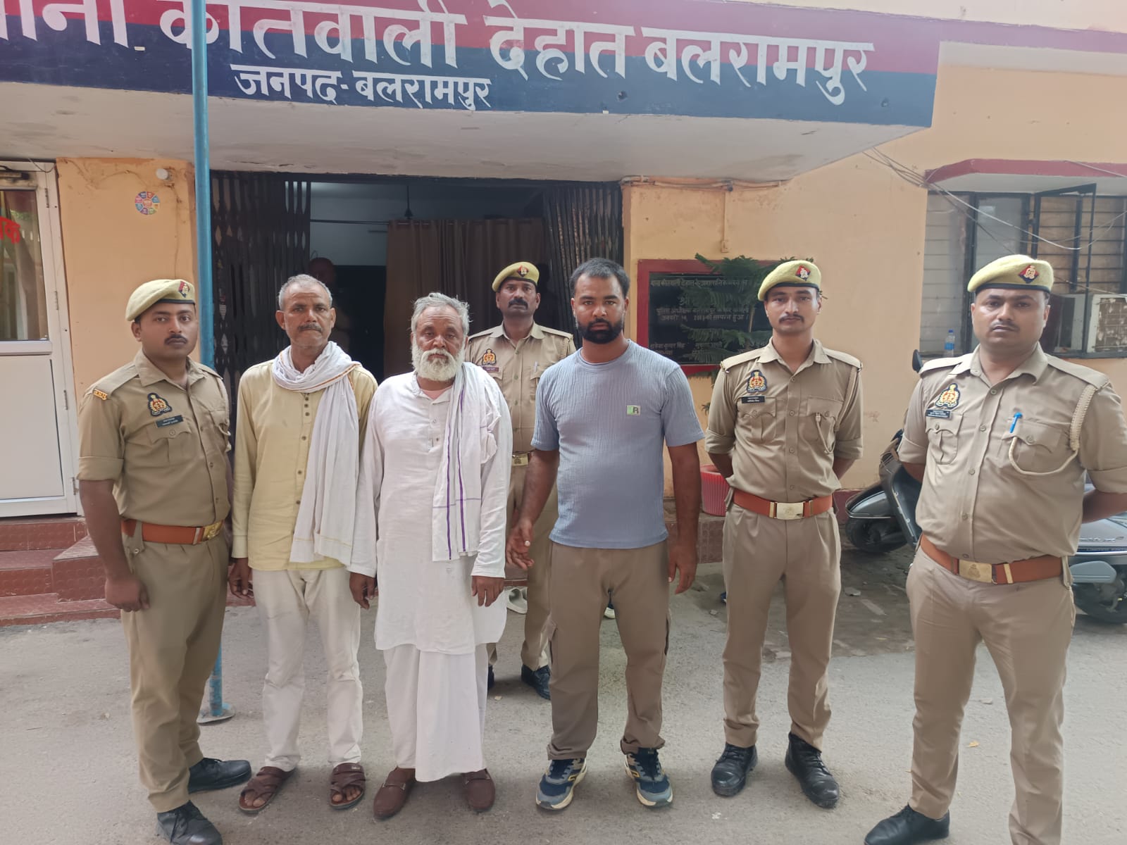 Balrampur: ईदगाह के पास क्या हुआ था जो पुलिस को लेना पड़ा ये एक्शन