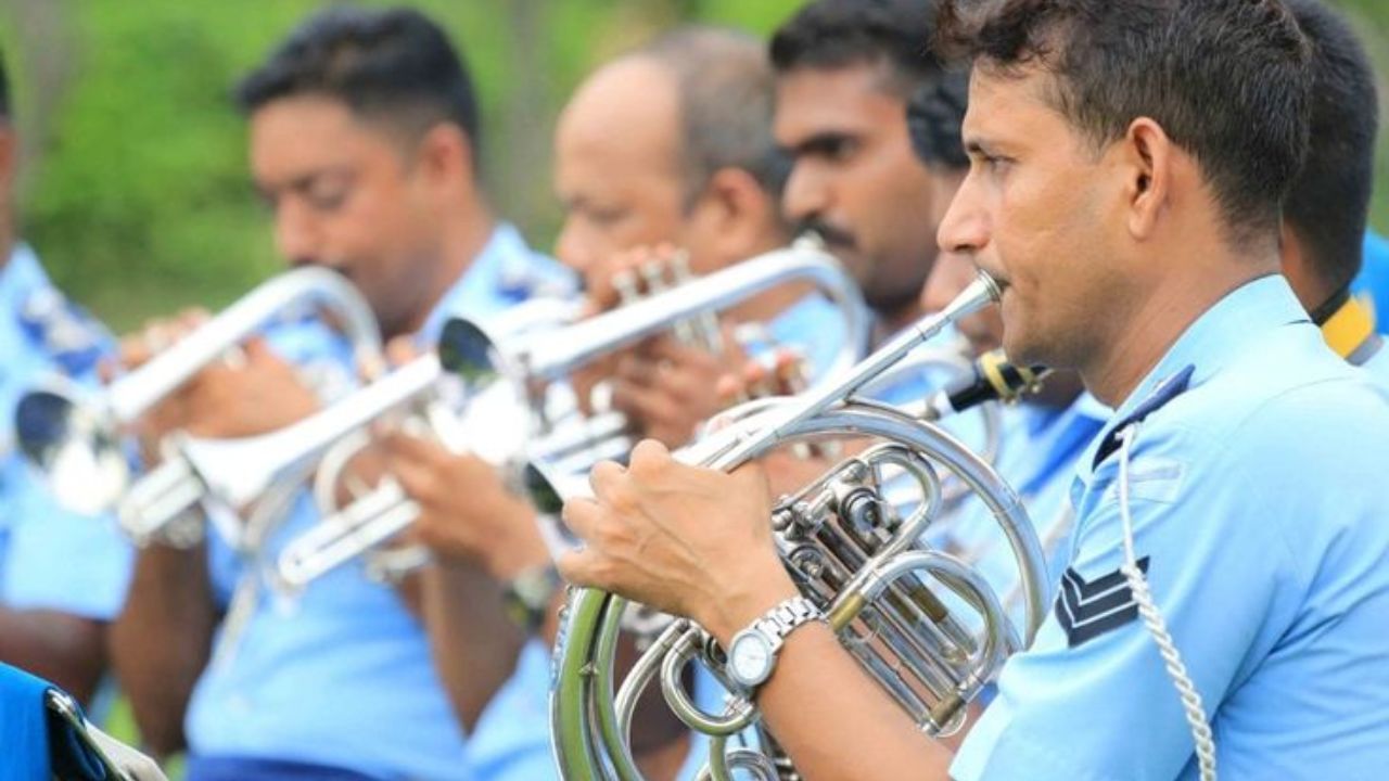 बिना भारी-भरकम डिग्री सिर्फ 10वीं पास के लिए वायु सेना में सीधी एंट्री,  40,000 तक मिलेगी सैलरी; जानें कैसे होगा चयन