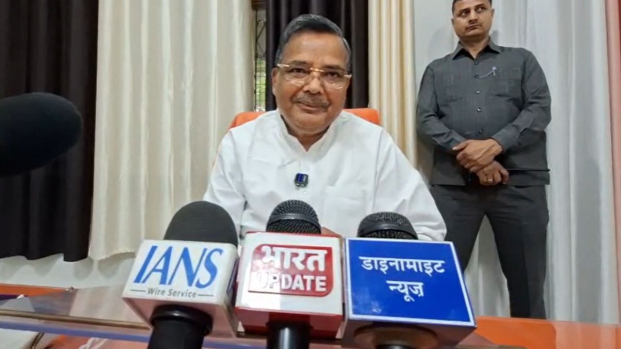लोकतंत्र में अपनी बात रखना सबका अधिकार…, सोनम वांगचुक को लेकर मैनपुरी में क्या बोले मंत्री जयवीर सिंह?