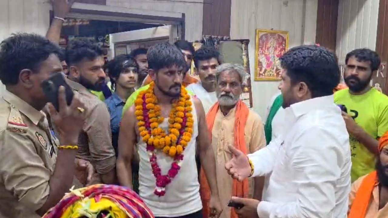 “शिवभक्त नहीं, व्यूज़ और फॉलोअर्स के भूखे उपद्रवी हैं” – कांवड़ यात्रा में हुड़दंगियों पर नरेंद्र पंवार का बड़ा हमला