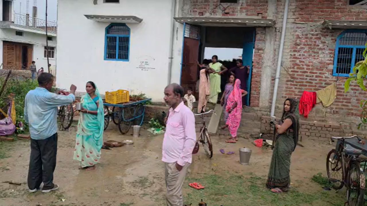 Murder in Maharajganj: महराजगंज में हत्या से हड़कंप, कलयुगी बेटे ने पिता को उतारा मौत के घाट, वजह जानकार कांपने लगे लोग