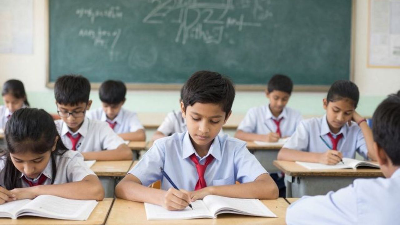 लखनऊ में फिर बदला स्कूलों का समय, अब इस नई टाइमिंग पर खुलेंगे स्कूल; BSA ने जारी किया आदेश