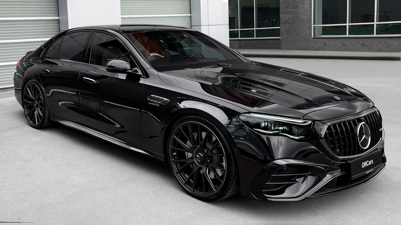 मर्सिडीज ने 1.45 करोड़ में लॉन्च की AMG E 53 हाइब्रिड, जानिए 612 HP पावर और 100KM EV रेंज के फीचर्स