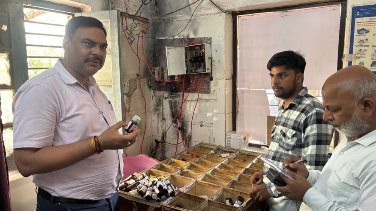कागजों पर इलाज या मरीजों से खिलवाड़? जननी सुरक्षा से लेकर दवा वितरण तक के रजिस्टरों में महीनों से नहीं हुई एंट्री