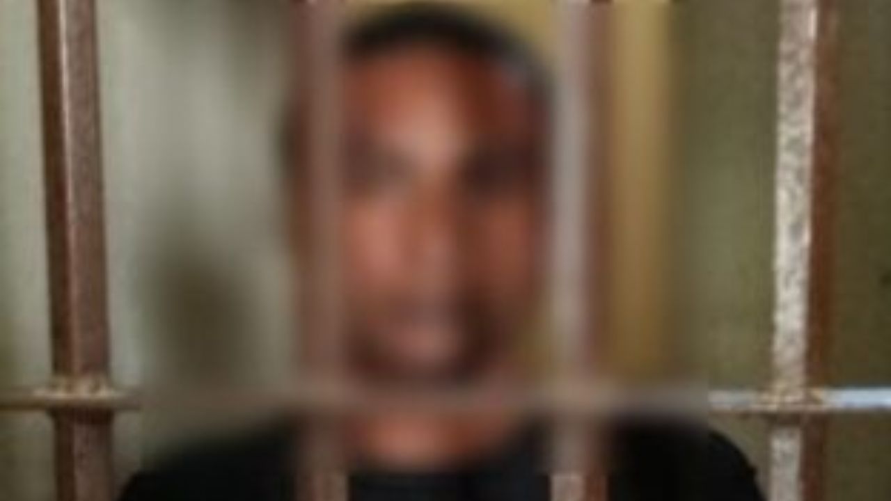 2 साल तक दिया चकमा, आखिरकार चढ़ा पुलिस के हत्थे; गोरखपुर में 5 हजार का इनामी मिट्ठू किन्नर गिरफ्तार