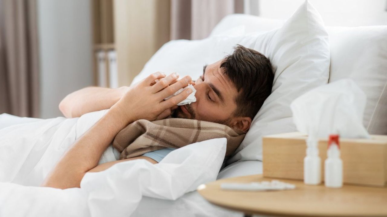 Monsoon Diet: यूपी में झमाझम बारिश के साथ बदला मौसम, खुद को सुरक्षित रखने के लिए अपनाएं डॉक्टरों के ये अचूक उपाय