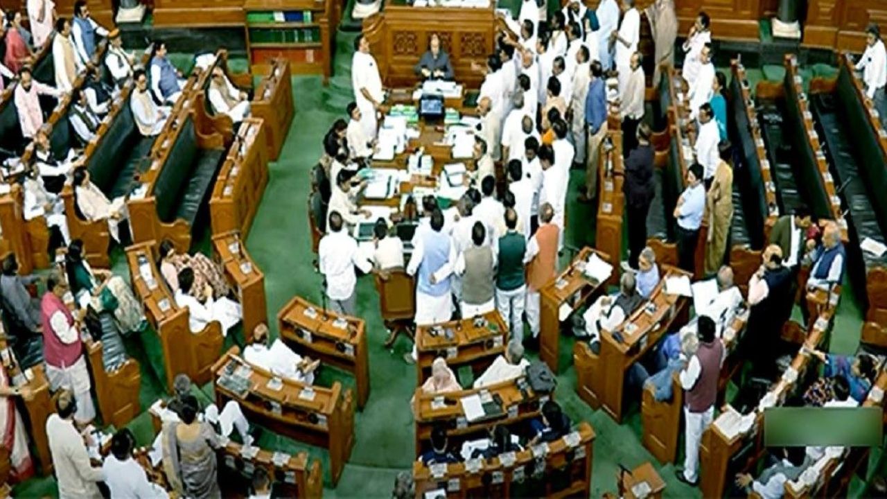 मानसून सत्र में बरसेगी सियासी आग! सरकार के तरकश में 7 नए कानून, तो विपक्ष ने तैयार किया अपना चक्रव्यूह