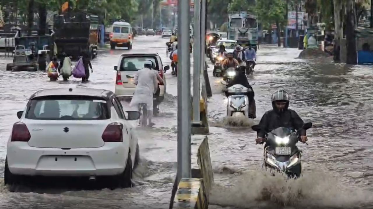 रुड़की रोड पर भरा पानी, थमी वाहनों की रफ्तार; मुजफ्फरनगर में भारी बारिश ने बढ़ाई कांवड़ियों की मुश्किलें