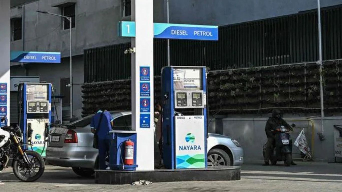 Petrol Price: पेट्रोल-डीजल पंपों पर यहां सस्ता हुआ फ्यूल, जानिए नई कीमतें