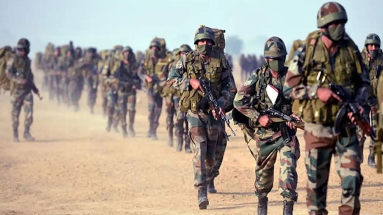 PoK में बगावत की आग से डरा पाकिस्तान: LOC पर बढ़ी सेना की हलचल, महिलाओं पर दागे पैलेट गन के गोले