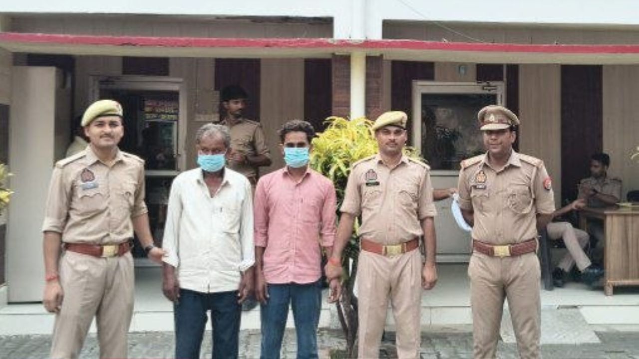 फरार चल रहे थे बाप-बेटे, पुलिस ने बाजारडीह में घेरा: महराजगंज में अपराधियों के खिलाफ अभियान तेज, दो गिरफ्तार