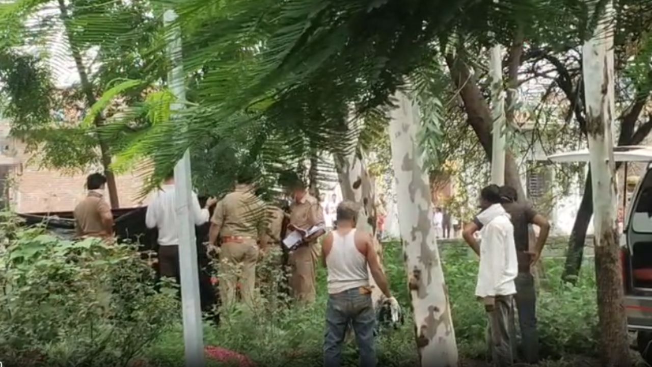 बरेली में सात दिन बाद कब्र से निकाला गया महिला का शव, पोस्टमार्टम से खुलेगा मौत का राज