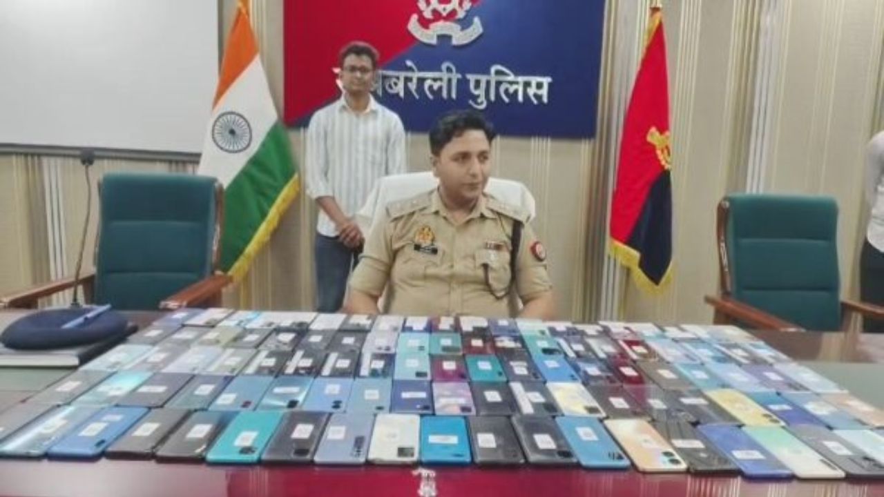 खोया हुआ मोबाइल वापस पाकर झूम उठे लोग, रायबरेली SOG और सर्विलांस टीम ने कर दिखाया कमाल