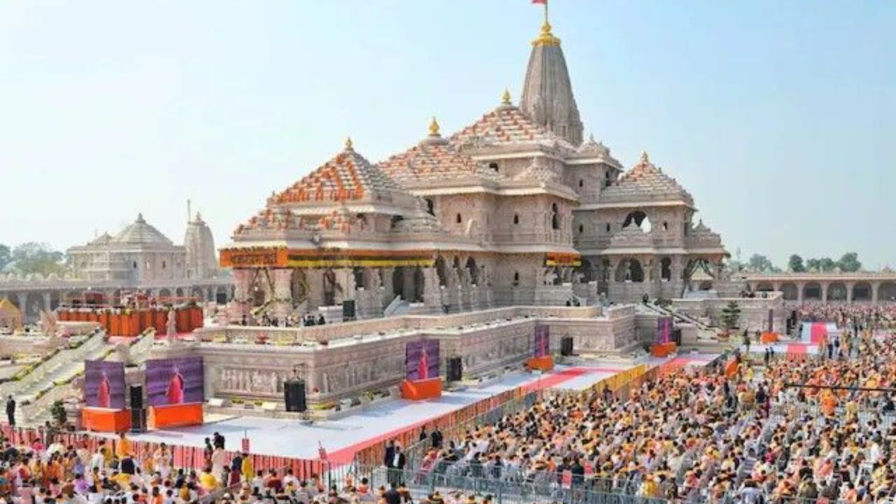 राम मंदिर चढ़ावा चोरी में बड़ा खुलासा! रात 3 बजे टिन्नू यादव के घर पुलिस का छापा, मिले करोड़ों के…