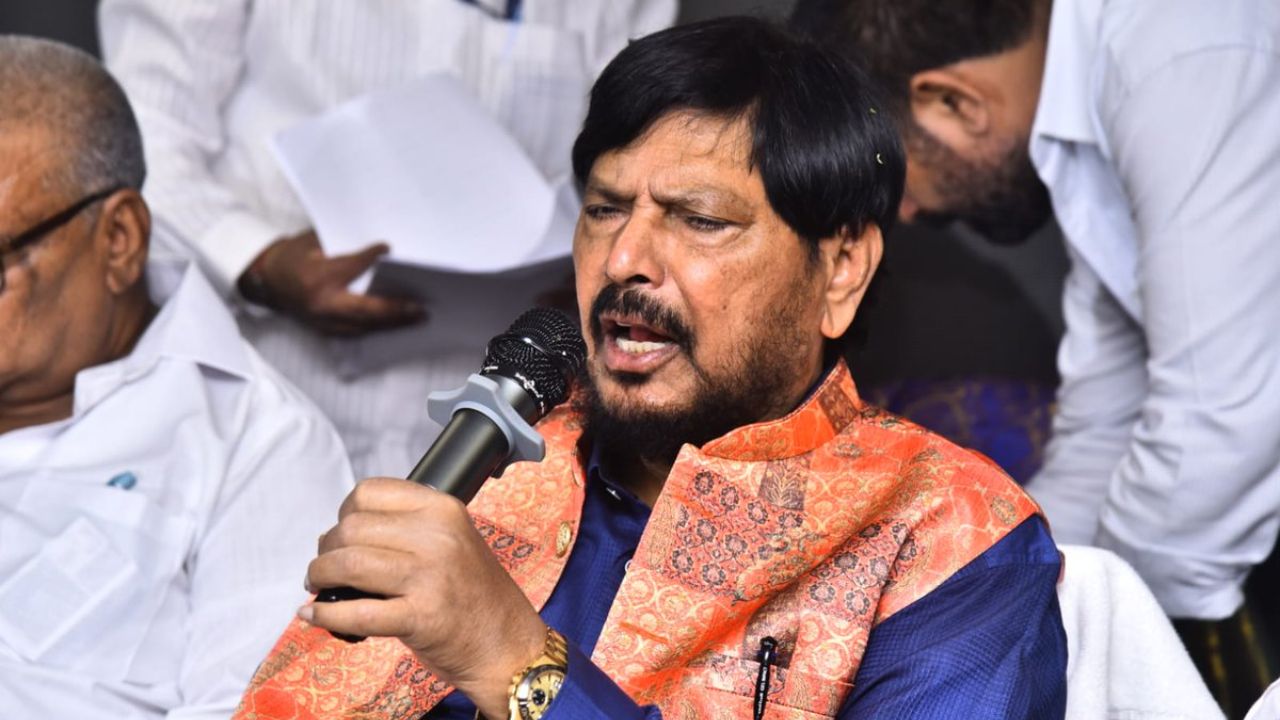 सियासी गलियारों में खलबली: रामदास अठावले ने किया विपक्ष में ‘बड़ी सेंध’ का दावा, क्या पास होगा महिला आरक्षण बिल?