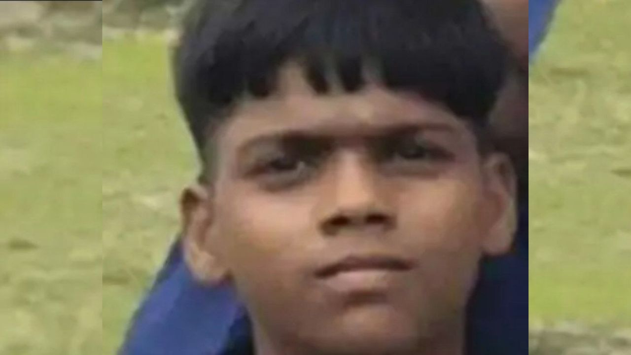 Deoria: “मैं उन्हें मरने नहीं दूंगा” देवरिया के 12 साल के रौनक की ये आखिरी जांबाजी आपके आंसू निकाल देगी