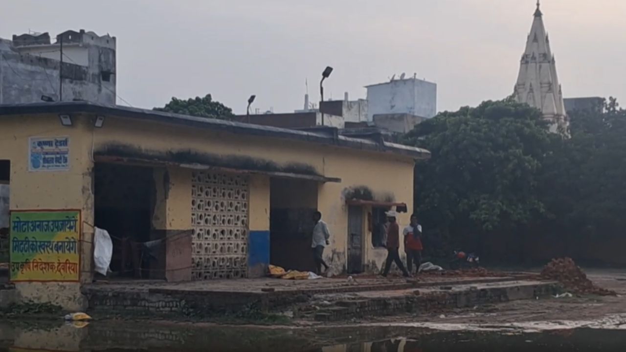 लगातार शिकायतों के बाद जागा प्रशासन, रुद्रपुर बस स्टेशन पर सफाई और मरम्मत का काम शुरू