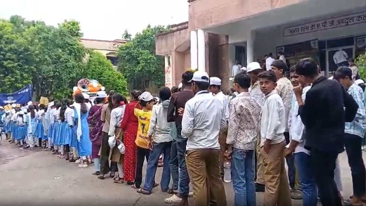 अब कोई बच्चा नहीं छूटेगा पीछे; हमीरपुर में ड्रॉपआउट बच्चों को वापस स्कूल लाने के लिए शिक्षा विभाग ने झोंकी ताकत