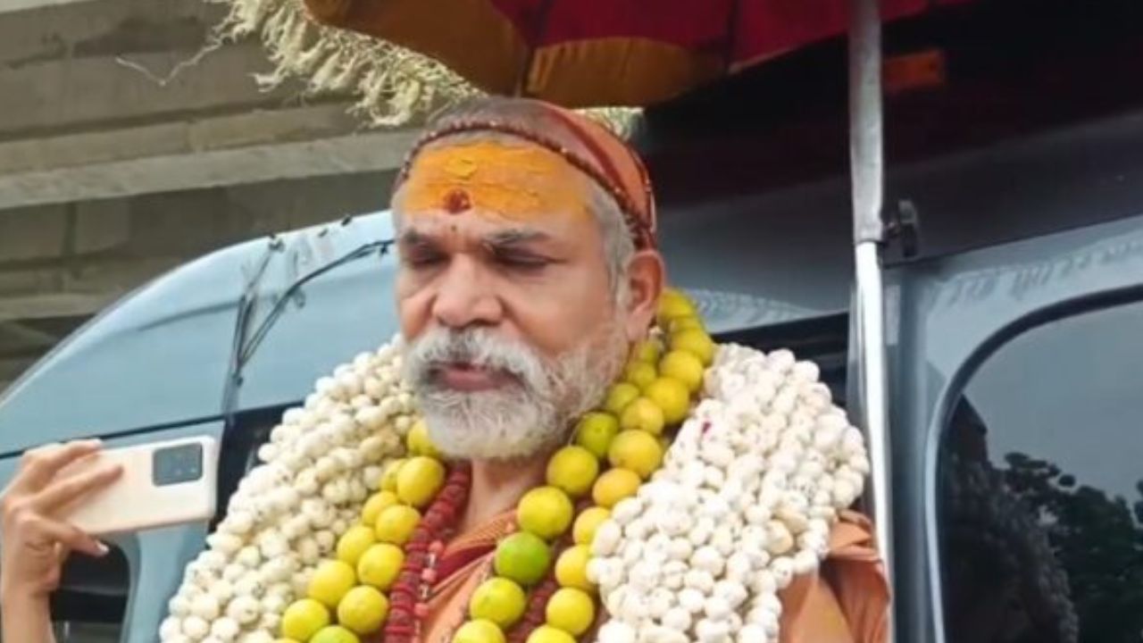 शंकराचार्य अविमुक्तेश्वरानंद का बड़ा बयान, बोले- सपा कार्यकर्ताओं में दिखी गौ भक्ति